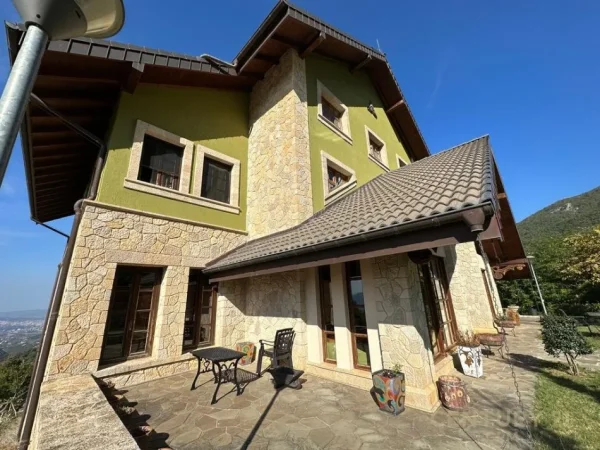 Tirane, shes hotel , 2.000 m² (SURREL, DAJT)