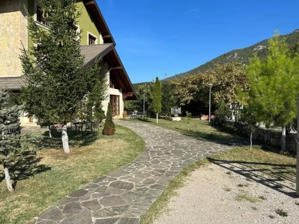 Tirane, shes hotel , 2.000 m² (SURREL, DAJT)