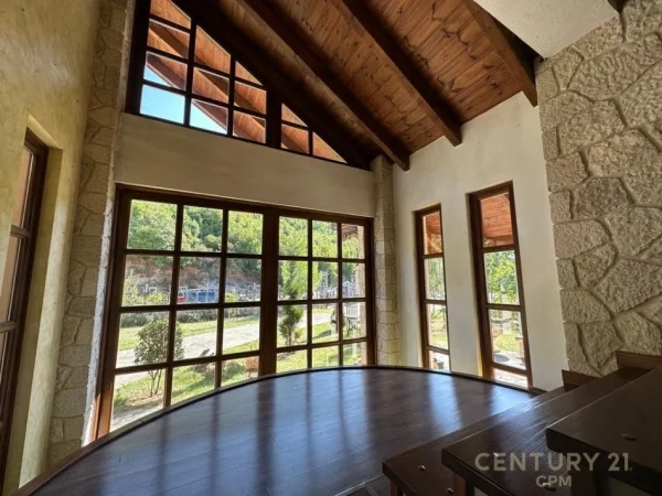 Tirane, shes hotel , 2.000 m² (SURREL, DAJT)