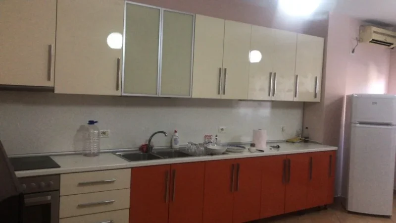 Tirane, jepet me qera 1+1 Kati 3, 50 m² 450 € (JEPET ME QERA SUPER APARTAMENT 1+1 AFËR SPITALEVE)