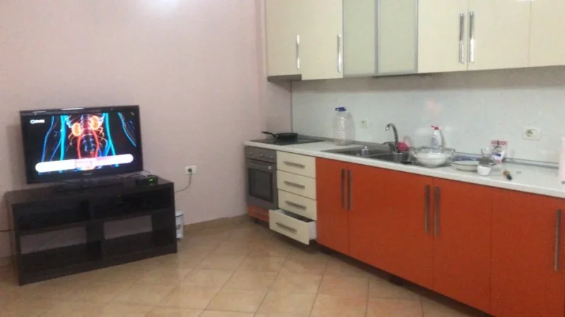 Tirane, jepet me qera 1+1 Kati 3, 50 m² 450 € (JEPET ME QERA SUPER APARTAMENT 1+1 AFËR SPITALEVE)