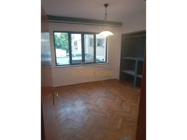 Tirane, jepet me qera zyre Kati 2, 67 m² 900 € 