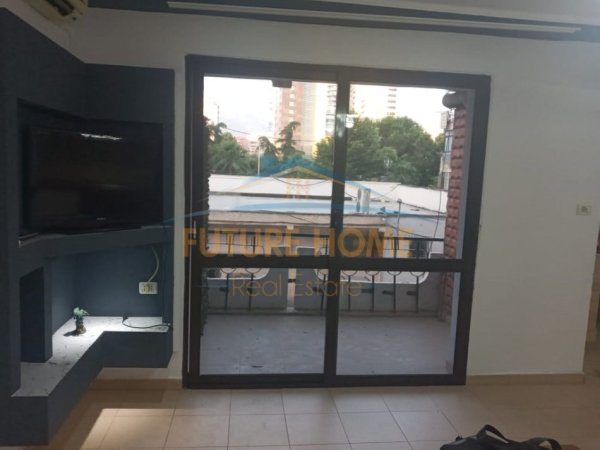 Tirane, jepet me qera zyre Kati 2, 67 m² 900 € 
