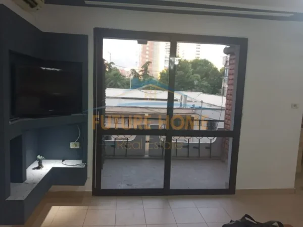 Tirane, jepet me qera zyre Kati 2, 67 m² 900 € 