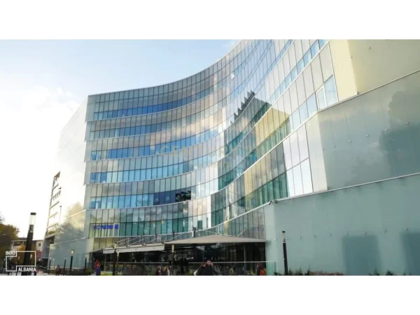 Tirane, shes ambjent biznesi Kati 0, 121 m² (Toptani)