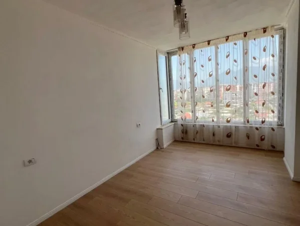 Tirane, shes apartament 1+1+Ballkon Kati 9, 64 m² 87.000 € (Yzberisht, Rr. Besim Alla)