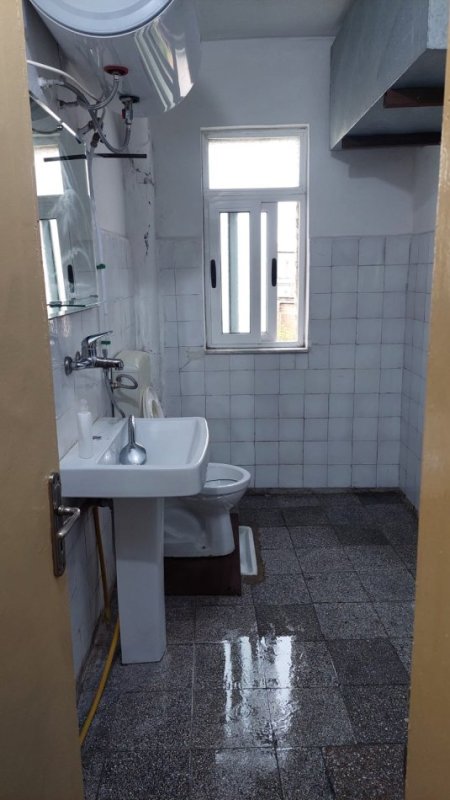 JEPET ME QERA SUPER AP 2+1  AFER TRENIT  NE UNAZE Kati 4, 65 m² 400 €