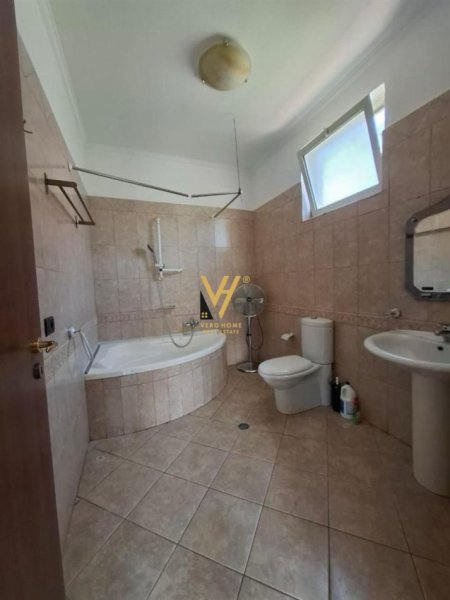 Tirane, jepet me qera Vile 2 Katshe Kati 0, 250 m² 1.500 € (RRUGA E ELBASANIT)