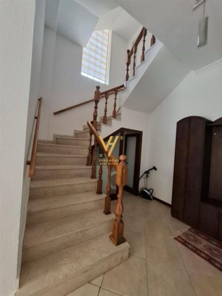 Tirane, jepet me qera Vile 2 Katshe Kati 0, 250 m² 1.500 € (RRUGA E ELBASANIT)