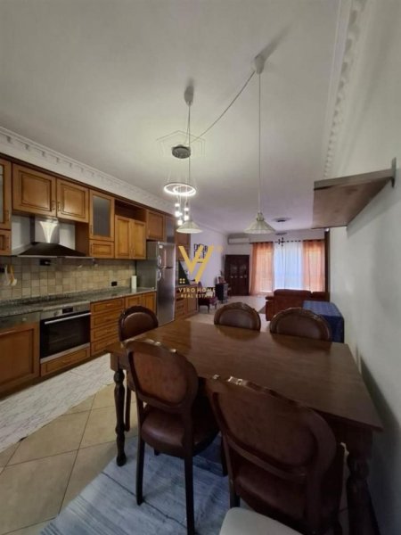 Tirane, jepet me qera Vile 2 Katshe Kati 0, 250 m² 1.500 € (RRUGA E ELBASANIT)