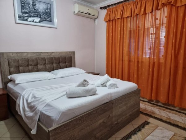 Tirane, jepet me qera apartament 1+1 Kati 2, 60 m² 400 € ( JEPET ME QERA SUPER APARTAMENT 1+1 – ZONA E SPITALEVE (QSUT))