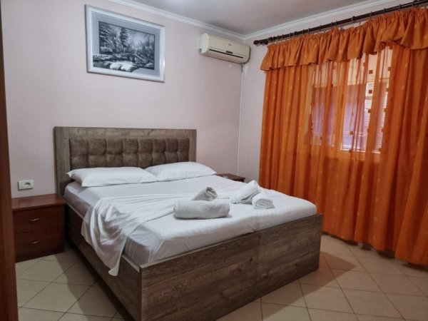 Tirane, jepet me qera apartament 1+1 Kati 2, 60 m² 400 € ( JEPET ME QERA SUPER APARTAMENT 1+1 – ZONA E SPITALEVE (QSUT))