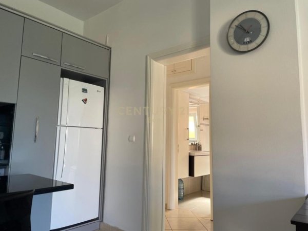 Durres, jepet me qera apartament 3+1+Ballkon Kati 2, 135 m² 500 € (shkozet)