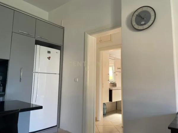 Durres, jepet me qera apartament 3+1+Ballkon Kati 2, 135 m² 500 € (shkozet)