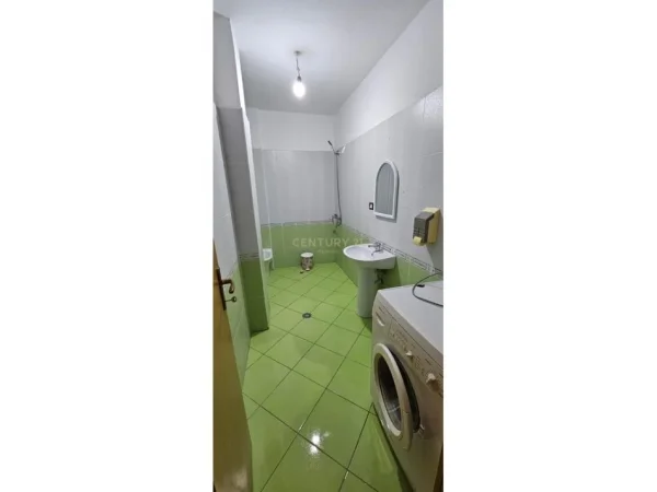 Durres, jepet me qera apartament 2+1+Ballkon Kati 2, 105 m² 500 € (plazh)