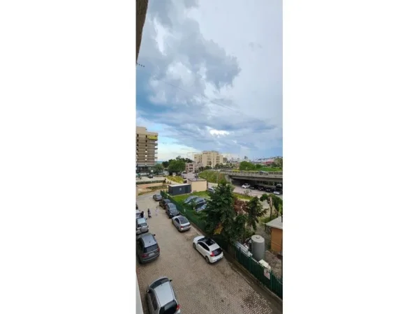 Durres, jepet me qera apartament 2+1+Ballkon Kati 2, 105 m² 500 € (plazh)