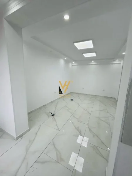 Tirane, jepet me qera zyre Kati 2, 65 m² 900 € (RRUGA E DIBRES)