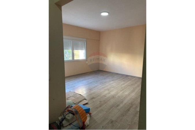 Tirane, jepet me qera zyre Kati 1, 140 m² 1.000 € (Myslym Shyri)