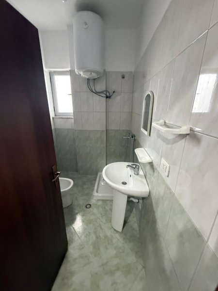 Tirane, shitet apartament 2+1 Kati 3, 88 m² 105.000 € 