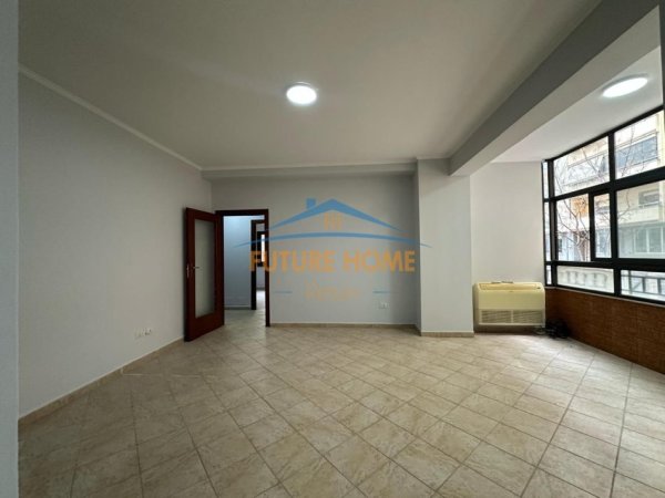 Tirane, shitet apartament 3+1 Kati 2, 145 m² 295.000 € (Komuna e Parisit)