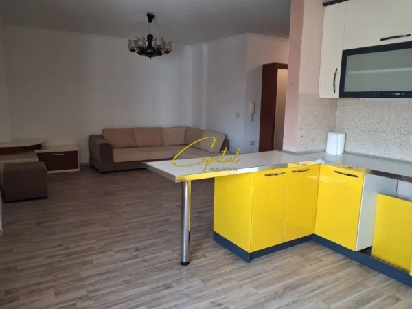 Tirane, jepet me qera apartament 1+1 Kati 6, 75 m² 600 € (QENDER)