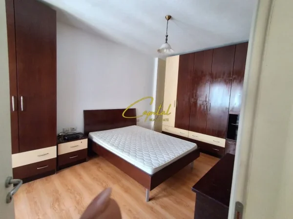 Tirane, jepet me qera apartament 1+1 Kati 6, 75 m² 600 € (QENDER)
