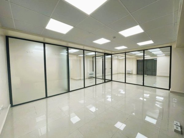 Tirane, jepet me qera zyre Kati 3, 150 m² 2.200 € 