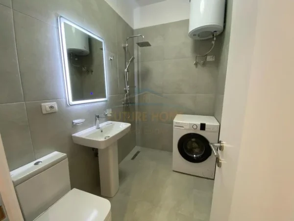 Tirane, shitet apartament 2+1 Kati 8, 88 m² 143.000 €  DB53431