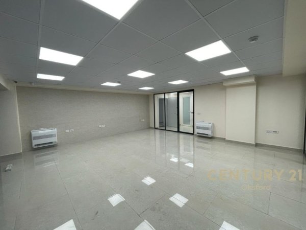 Tirane, jepet me qera zyre +2 poste parkimi  Kati 3, 150 m² 2.200 € (rruga e Elbasanit)