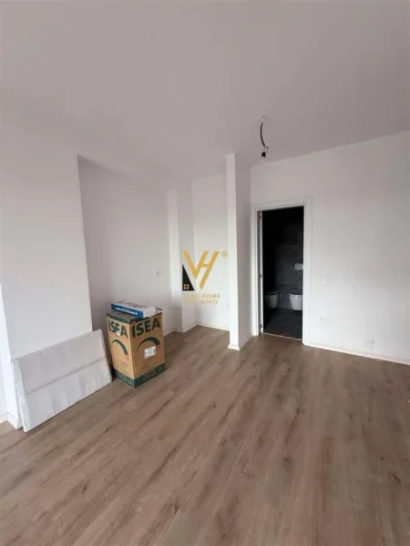 Tirane, jepet me qera zyre Kati 3, 70 m² 500 € (BULEVARDI I RI)