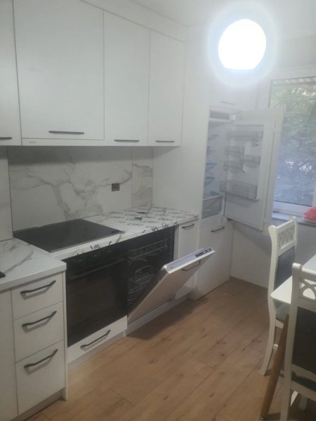Tirane, jepet me qera apartament 1+1+Ballkon Kati 2, 70 m² 718 € (Rruga Sami Frasheri)