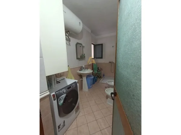 Durres, shitet apartament 3+1 Kati 5, 126 m² 250.000 € (Pallati i Sportit)