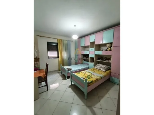 Durres, shitet apartament 3+1 Kati 5, 126 m² 250.000 € (Pallati i Sportit)