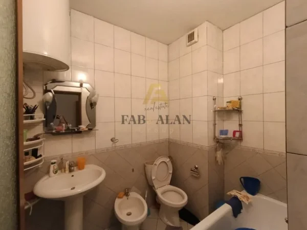 Durres, shitet apartament 3+1 Kati 5, 126 m² 250.000 € (Pallati i Sportit)