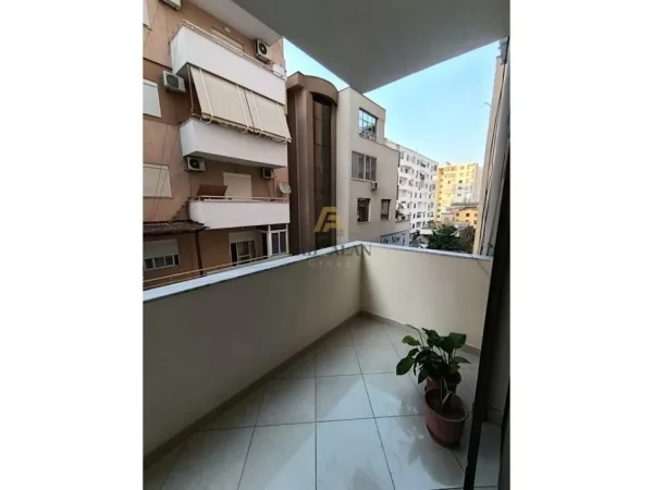Durres, shitet apartament 3+1 Kati 5, 126 m² 250.000 € (Pallati i Sportit)