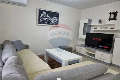Tirane, jepet me qera apartament 1+1 Kati 2, 65 m² 450 € (Farmacia 10)