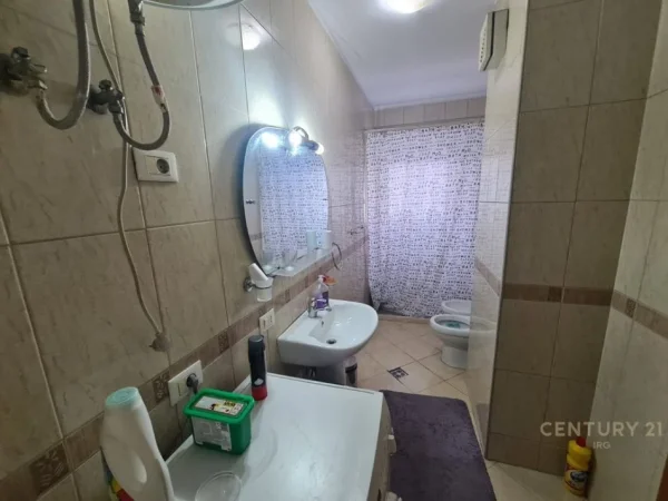 Tirane, jap me qera apartament 2+1+2+Ballkon , 105 m² 650 € (Komuna e Parisit)