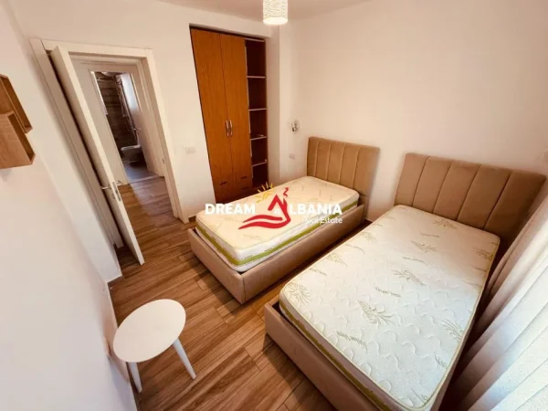 Tirane, jepet me qera apartament 2+1 , 80 m² 750 €