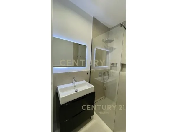 Tirane, jap me qera apartament 2+1+2+POST PARKIMI+Ballkon , 99 m² 1.350 € (Liqeni i Thatë)