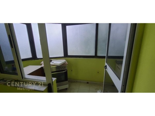 Tirane, shitet apartament 1+1+Ballkon Kati 3, 65 m² 97.500 € (don bosko)