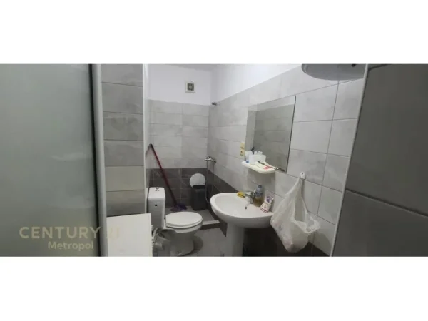 Tirane, shitet apartament 1+1+Ballkon Kati 3, 65 m² 97.500 € (don bosko)