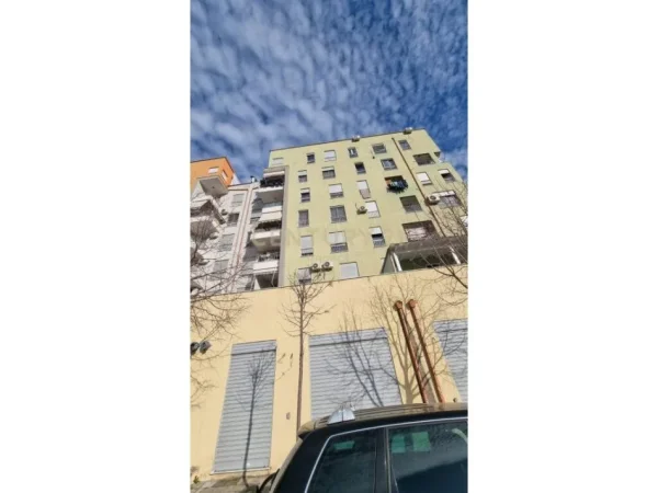 Tirane, shes ambjent biznesi Kati 0, 100 m² 220.000 € (ish fusha e aviacionit)