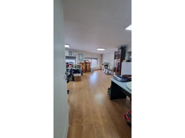 Tirane, shes ambjent biznesi Kati 0, 100 m² 220.000 € (ish fusha e aviacionit)