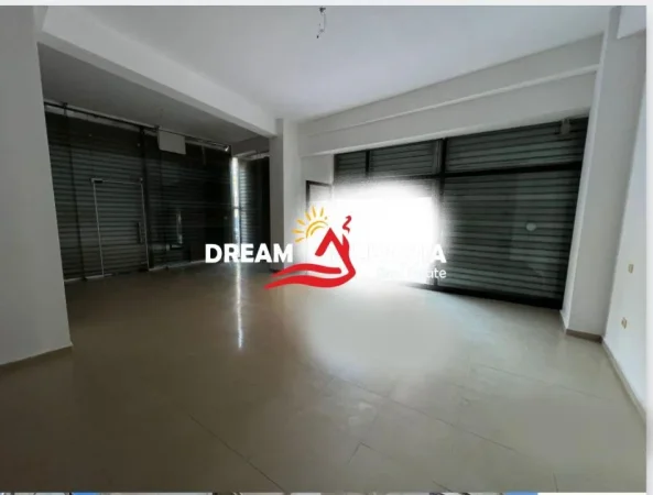 Tirane, jepet me qera dyqan , 77 m² 800 € (astir)