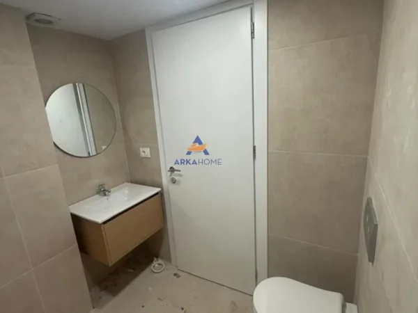 Tirane, jepet me qera ambjent biznesi Kati 1, 49 m² 350 € (TE GOLDEN PARK 3,TE SPITALI AMERIKAN 3)