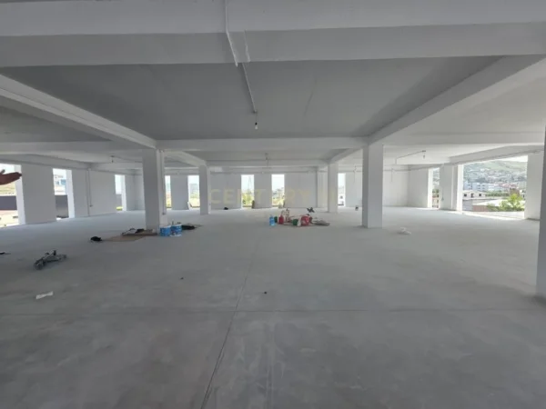 Tirane, jepet me qera magazine Kati 0, 1.500 m²