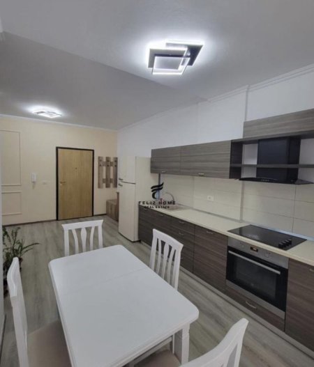 Tirane, jepet me qera apartament 1+1 Kati 4, 70 m² 600 € (OXHAKU)