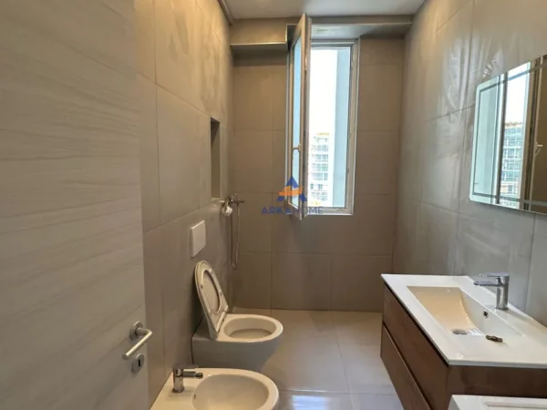 Tirane, jepet me qera apartament 1+1+Ballkon Kati 3, 70 m² 600 € (RIVER RESIDENCE ASTIR)