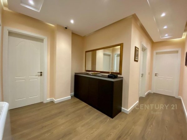 Tirane, jepet me qera apartament 3+1+Aneks+Ballkon Kati 5, 120 m² 1.200 € (rruga hamdi sina)