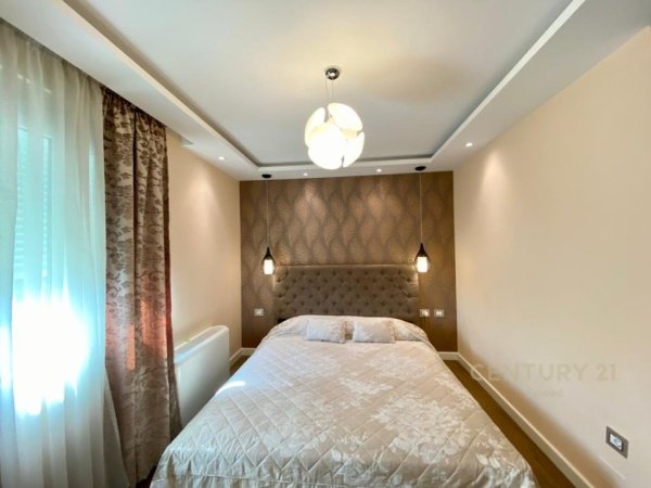 Tirane, jepet me qera apartament 3+1+ garazh Kati 5, 118 m² 1.200 € (Liqeni i Thate)